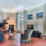 Le Menez Avec Vue Sur Le Marin Pour 10 Personnes 펜션