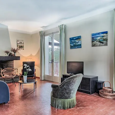 Le Menez Avec Vue Sur Le Marin Pour 10 Personnes Holiday home